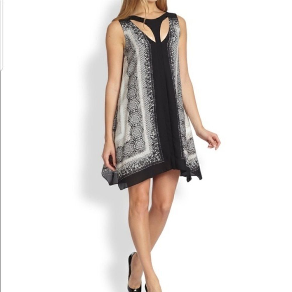 BCBGMaxAzria Amelia Cutout Printed Shift Dress. Size XXS